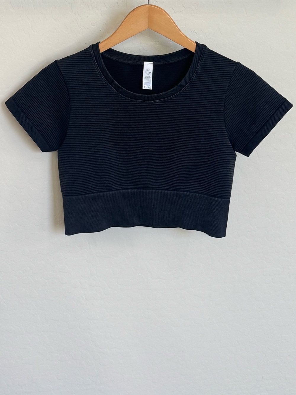 OFFLINE by Aerie Black Totally! Textured Seamless Ribbed Cropped Tee Medium